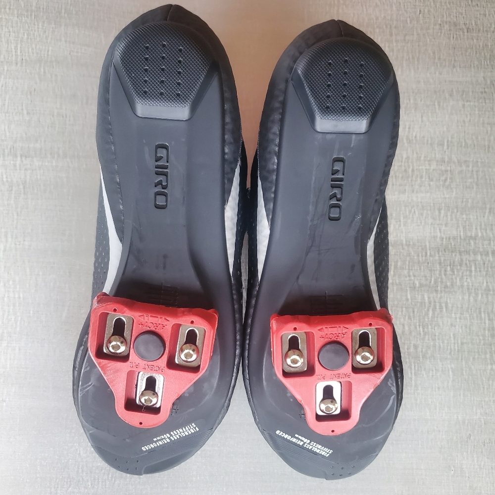 Giro Black Athletic Cycling Shoes with Velcro Straps - Picture 3 of 5